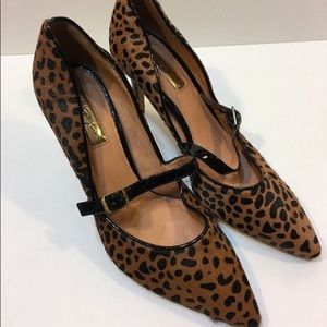 Halogen Cheetah Point Toe Pump Size 9